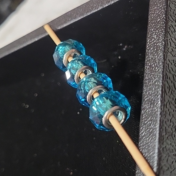 Set of 4 925 silver and glass charms/beads - Picture 2 of 6